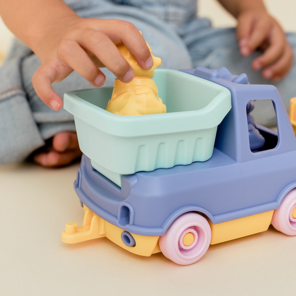 Le Jouet Simple Trucks