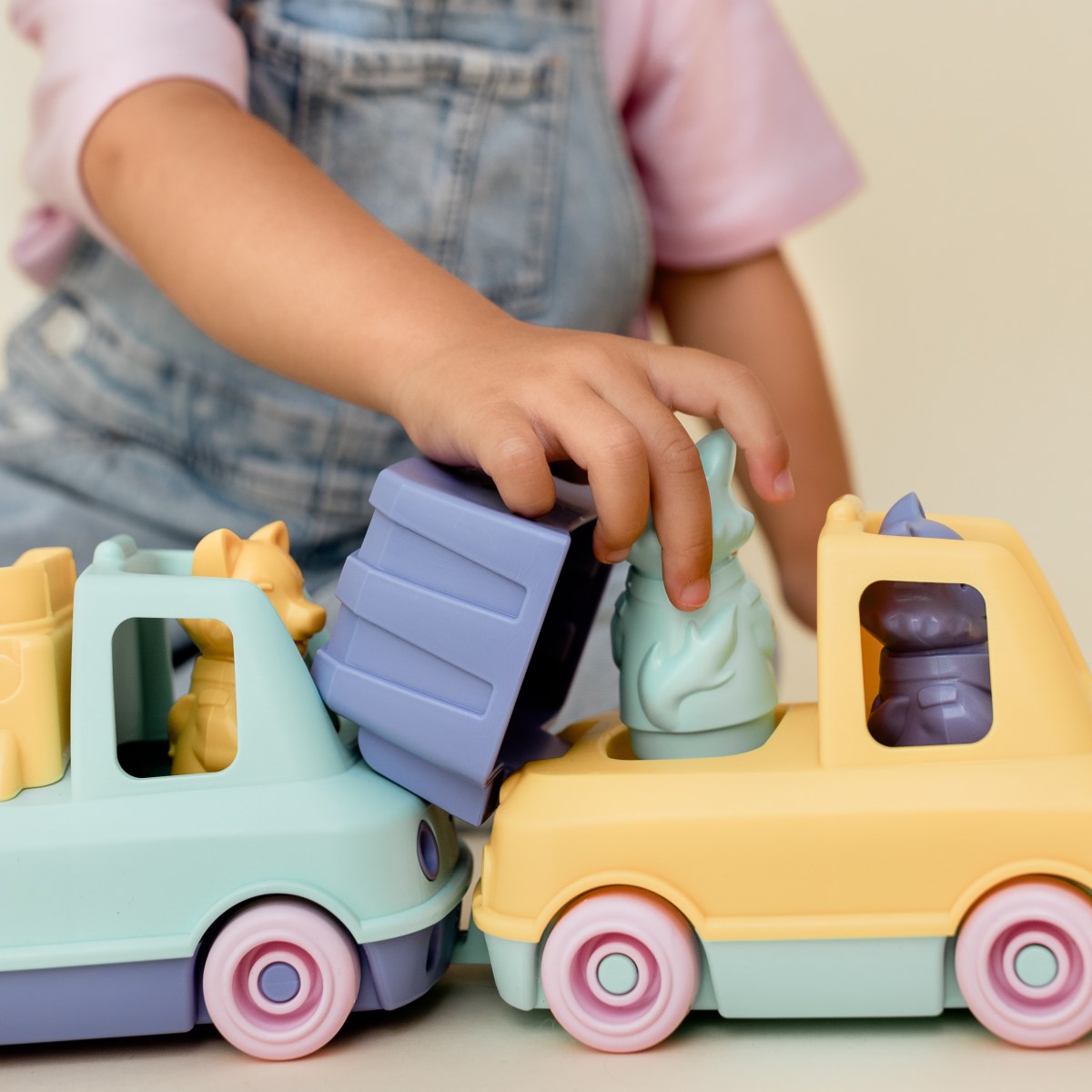 Le jouet Simple Camions